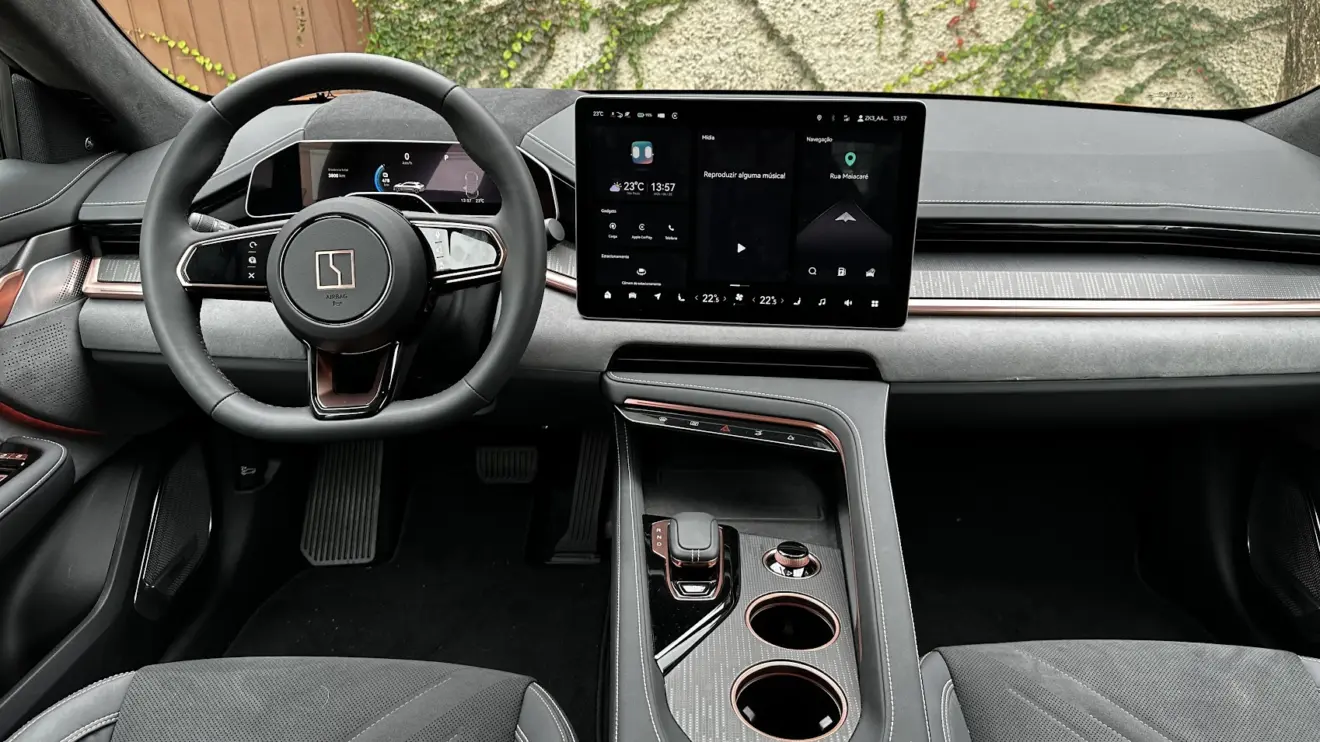 Vista do painel do Zeekr 001