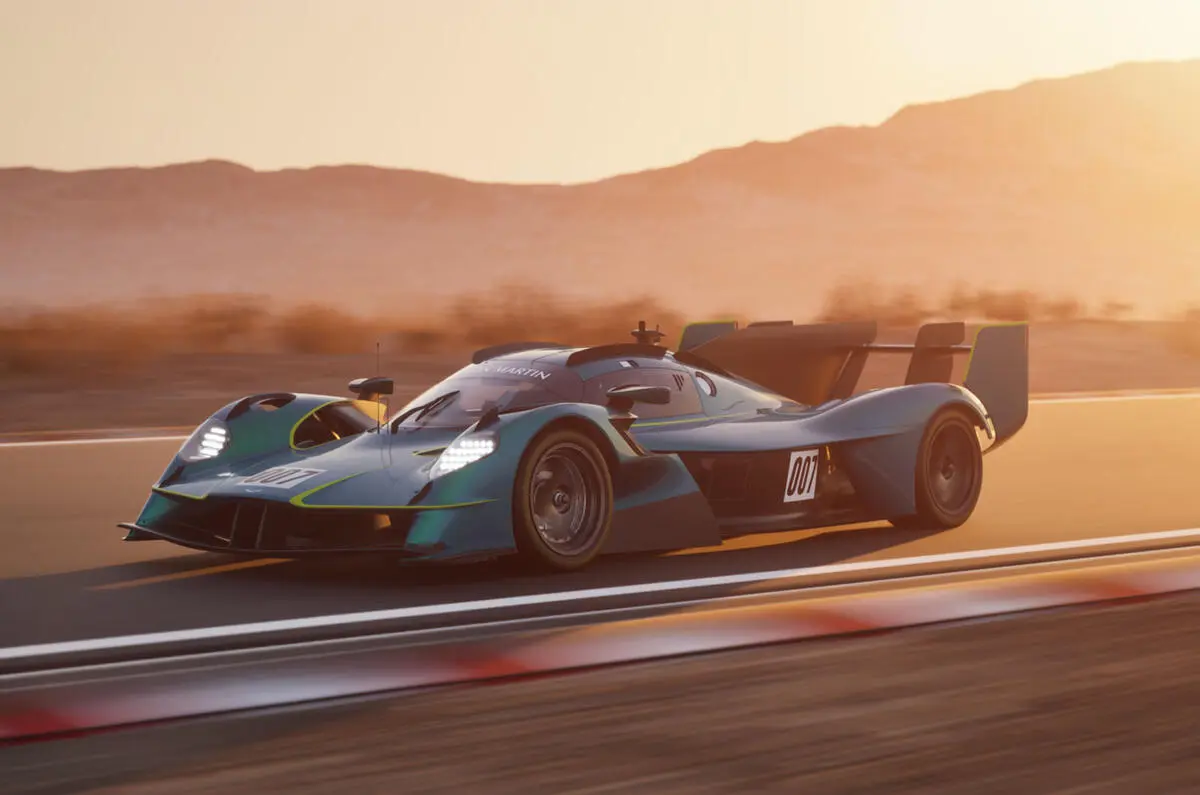 Aston Martin Valkyrie LM verde de lado