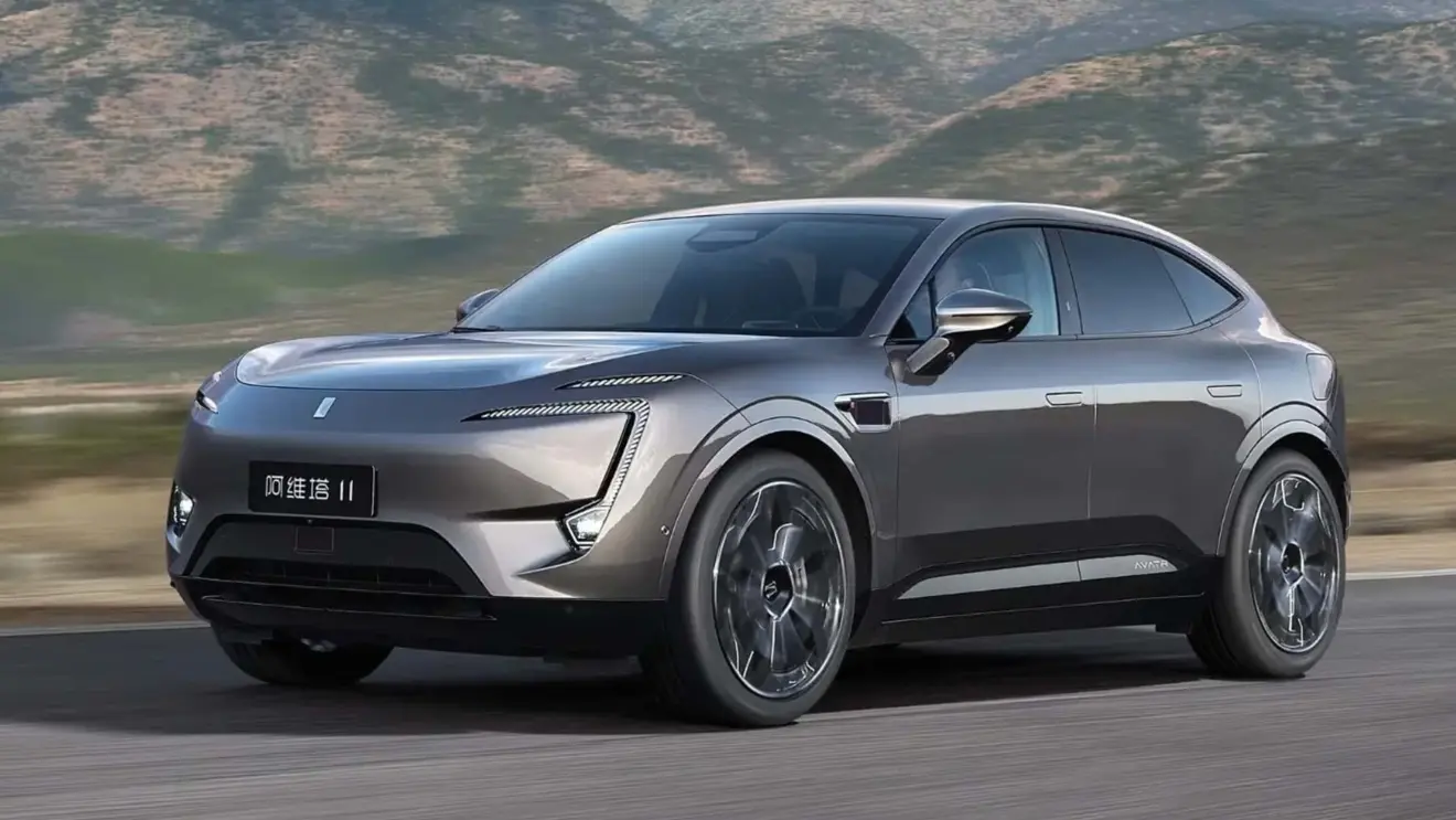 Changan Avatr 11 em movimento cinza de lado