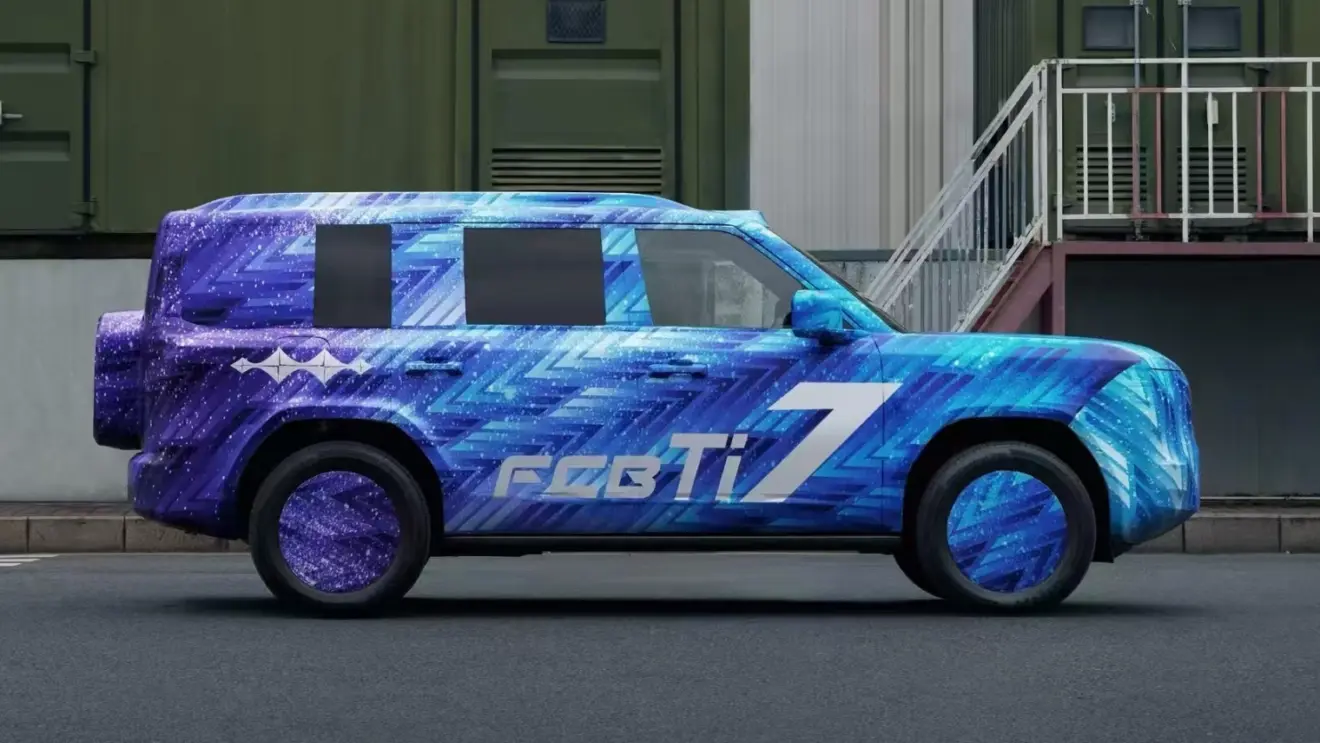 BYD Fang Cheng Bao Ti7 com camuflagem na China de lado