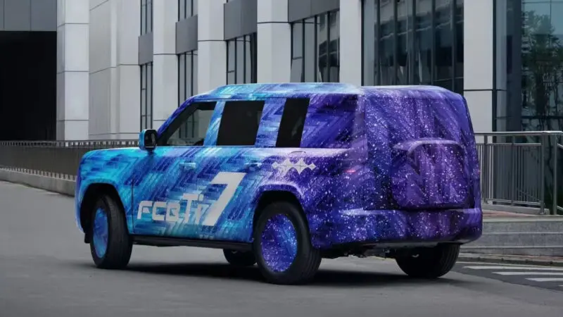 BYD Fang Cheng Bao Ti7 com camuflagem na China de lado e traseira