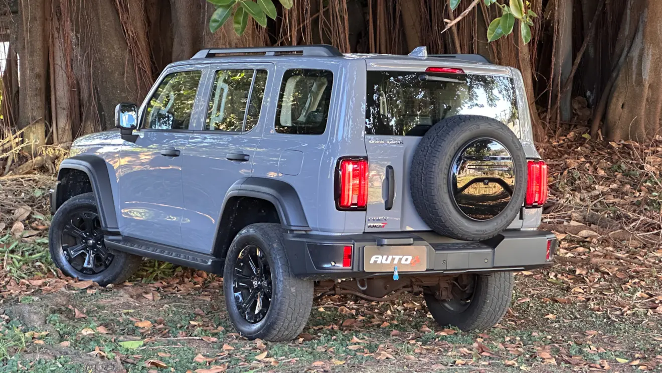 GWM Tank 300 avaliação traseira cinza