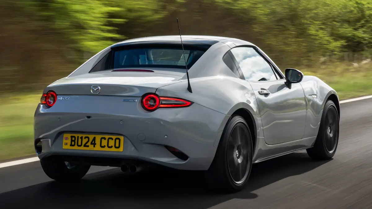 Mazda MIata branco de traseira de frente