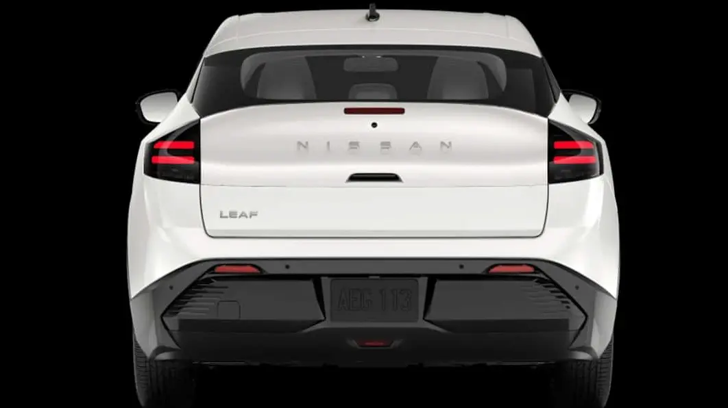 Vista da traseira do novo Nissan Leaf pintado de branco