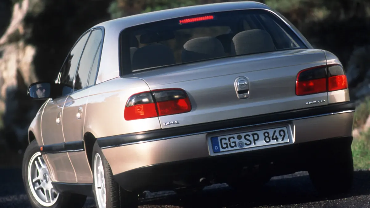 Opel Omega segunda geração de traseira