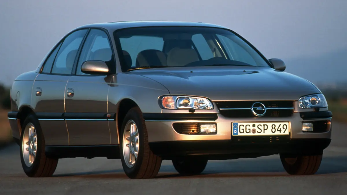 Opel Omega segunda geração prata