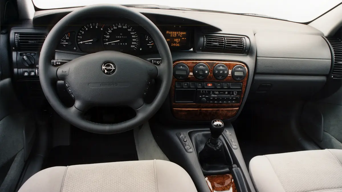 interior Opel Omega segunda geração