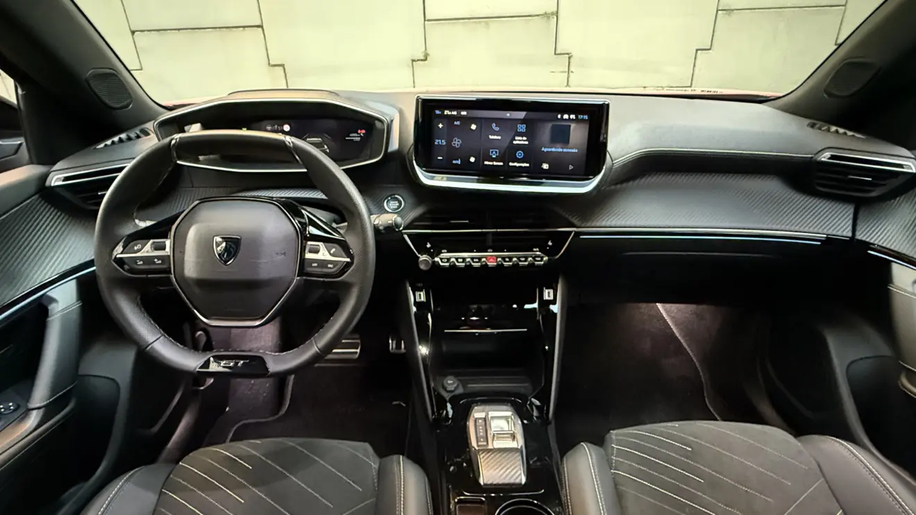 Painel do Peugeot e-2008 GT