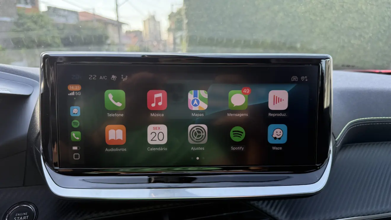 Central multimídia do Peugeot e-2008 GT