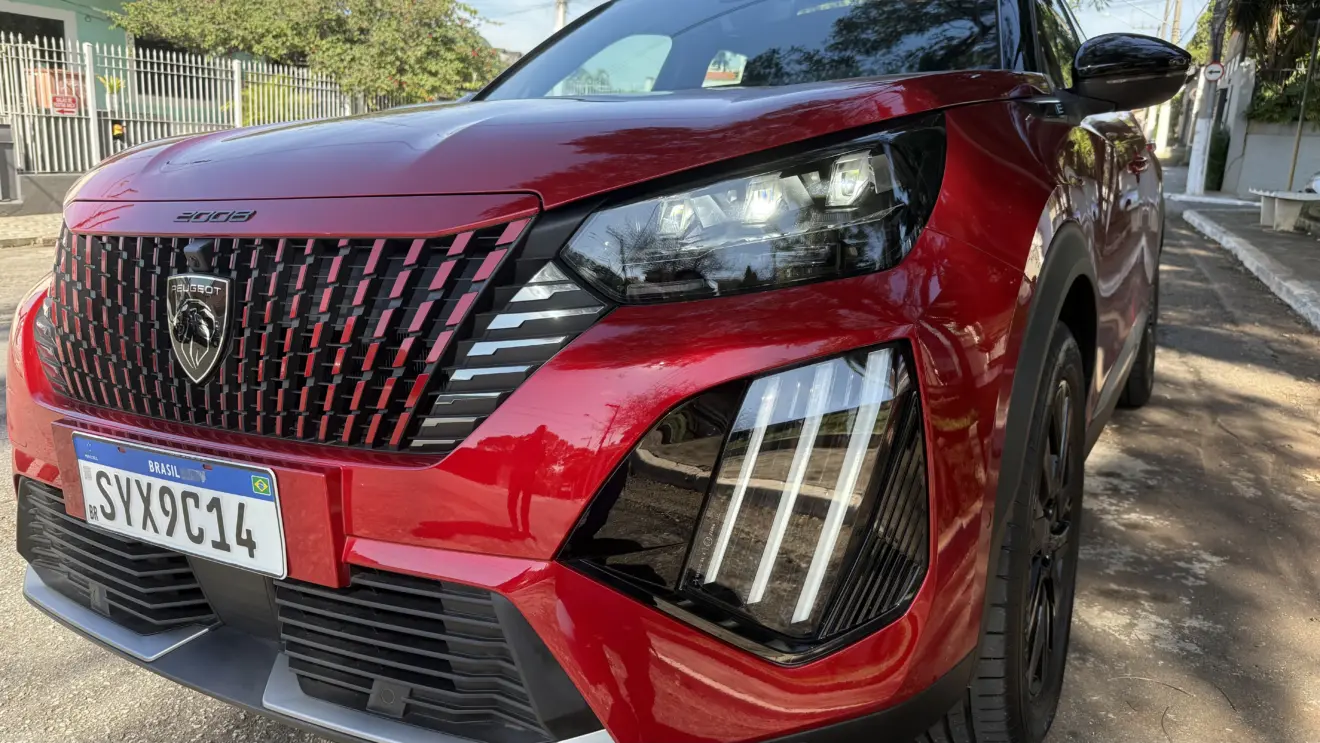 Farol e DRL do Peugeot e-2008 GT