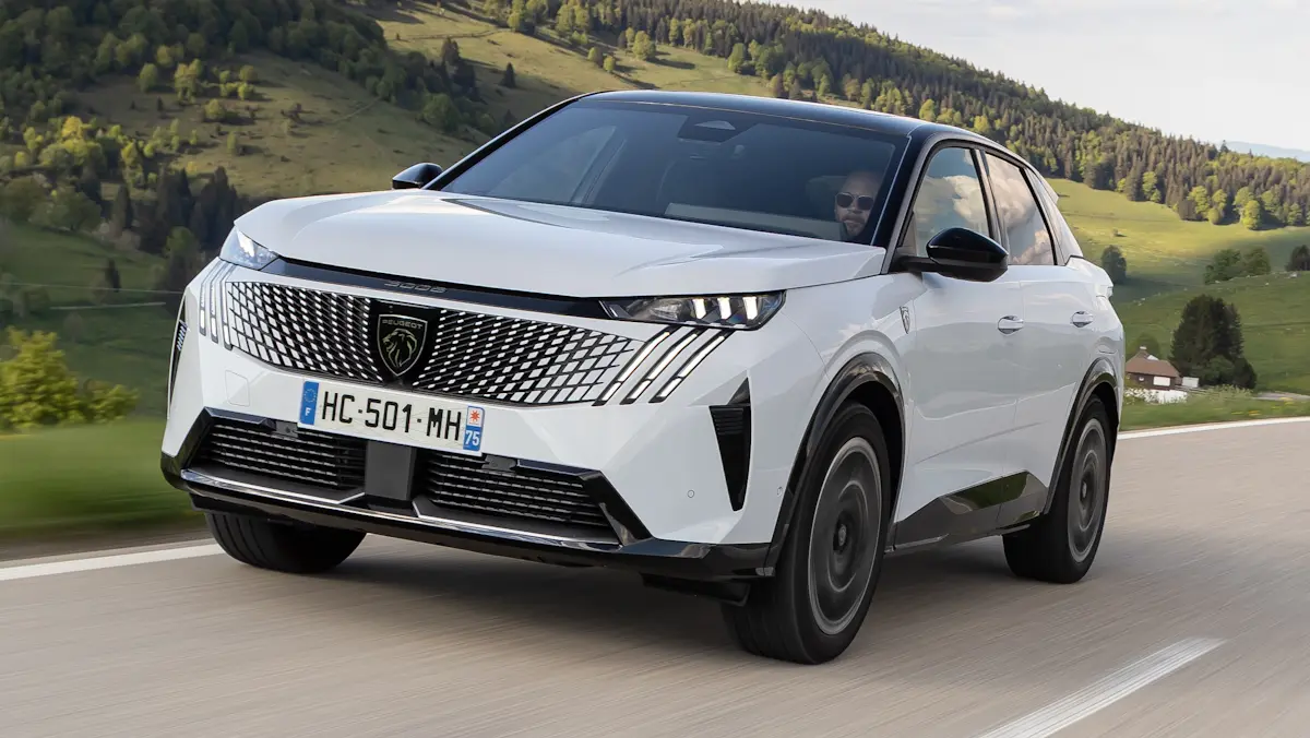 Peugeot 3008 branco de frente