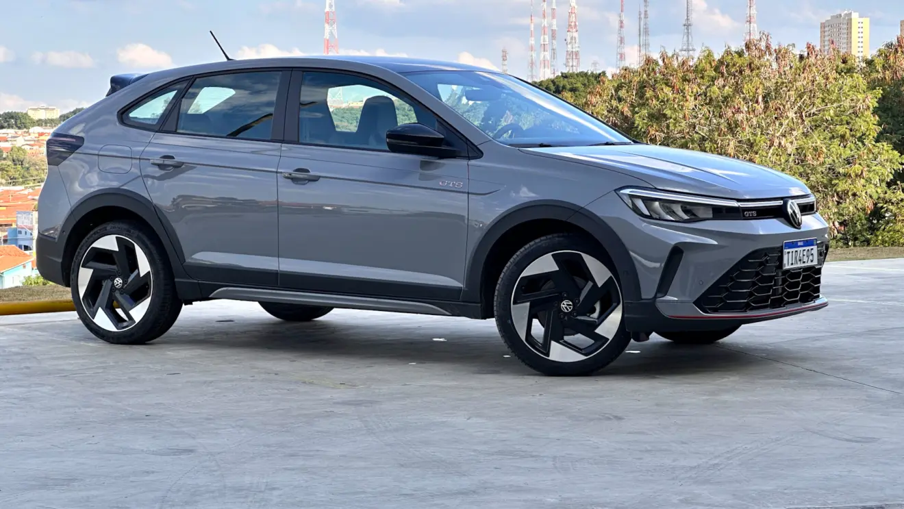 Volkswagen Nivus GTS cinza de frente