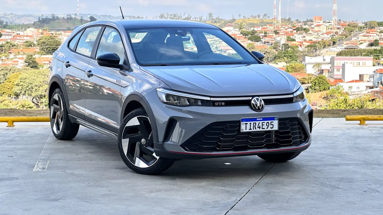 Volkswagen Nivus GTS cinza de frente