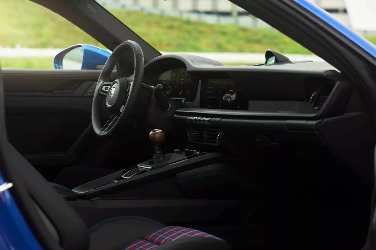 Porsche 911 Carrera T Club Coupe azul estatíca