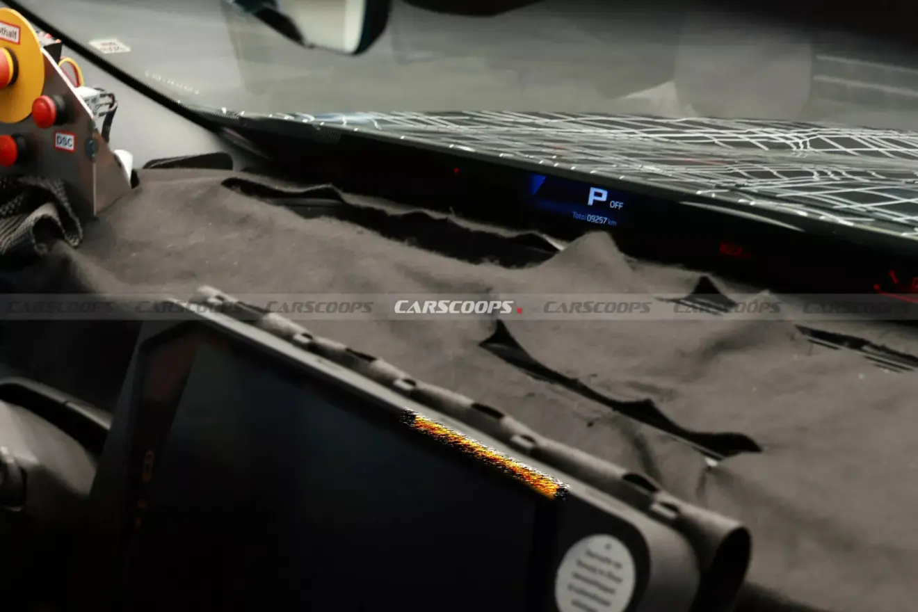 Flagra do interior do novo BMW X5 camuflado em teste na Europa