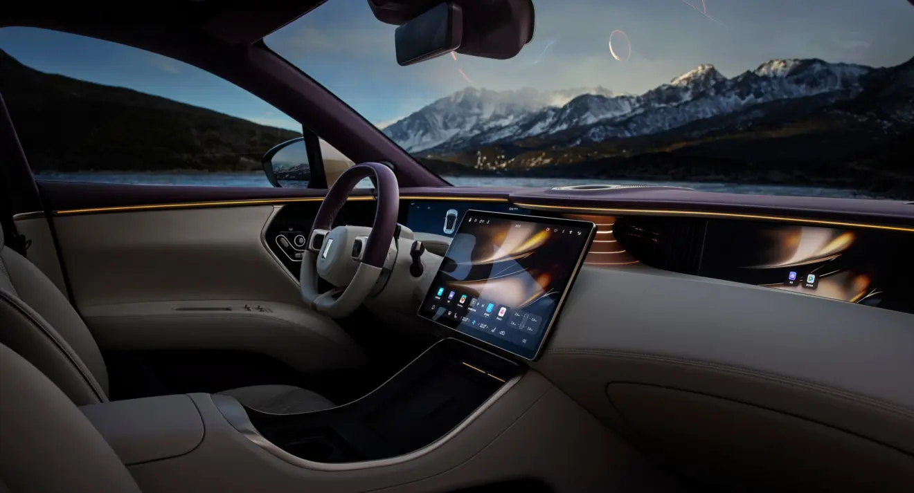 Cabine do Avatr 11 com três telas