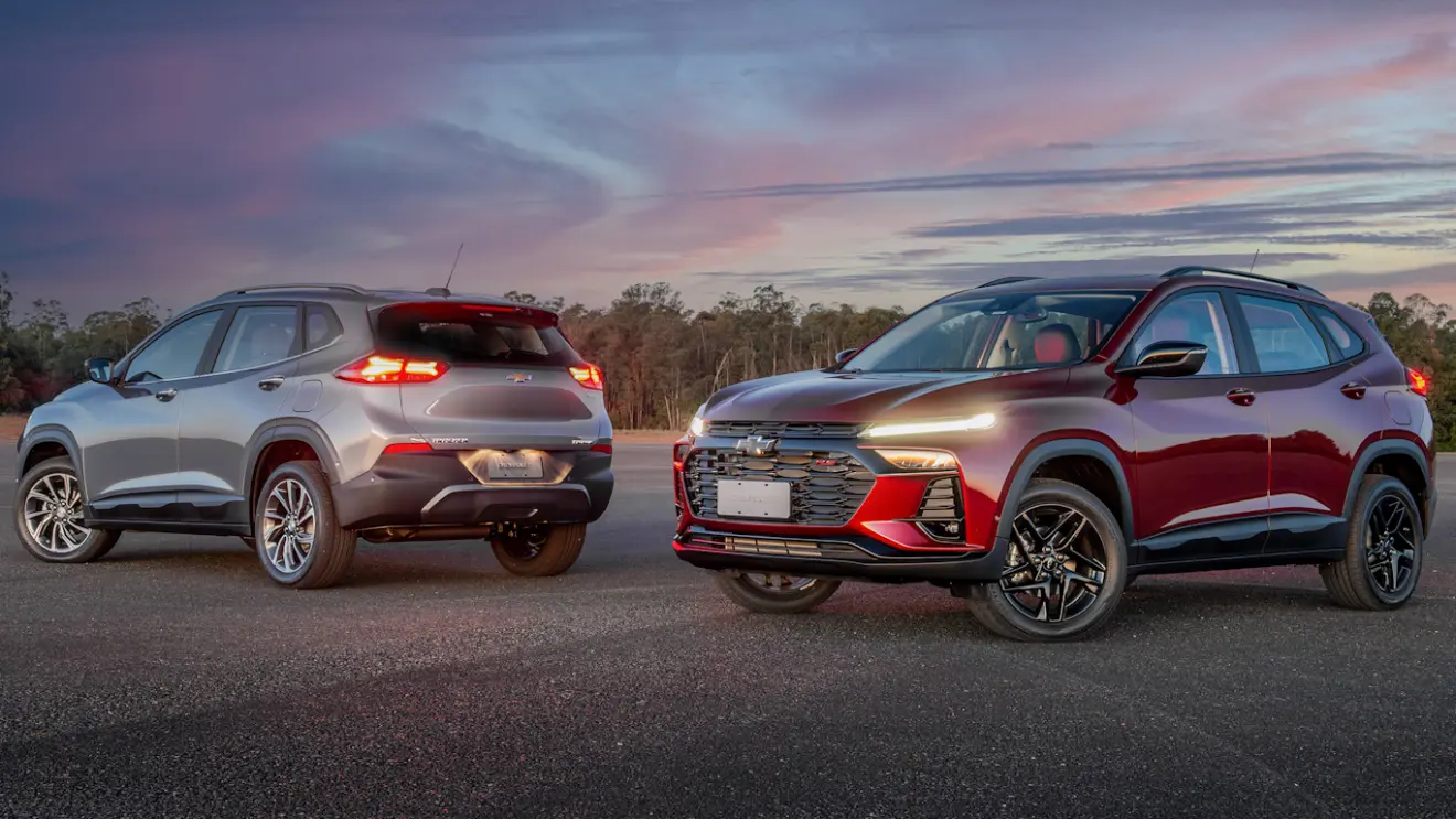 Chevrolet Tracker RS e Premier 2026 lado a lado
