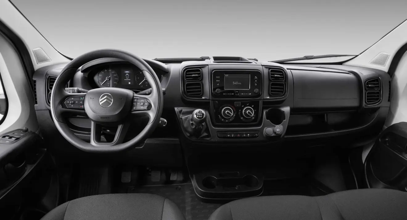 Interior do Citroën Jumper 2026