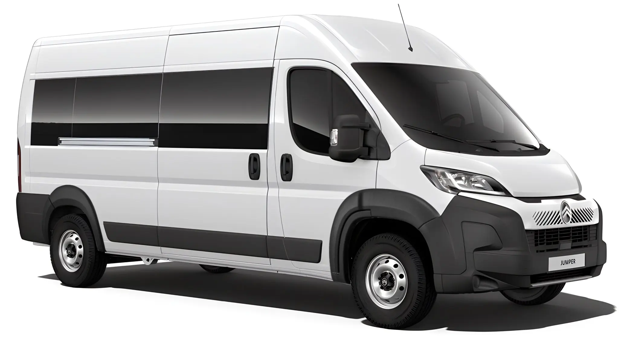 Citroën Jumper Minibus 2026 branco parado de lateral com fundo neutro