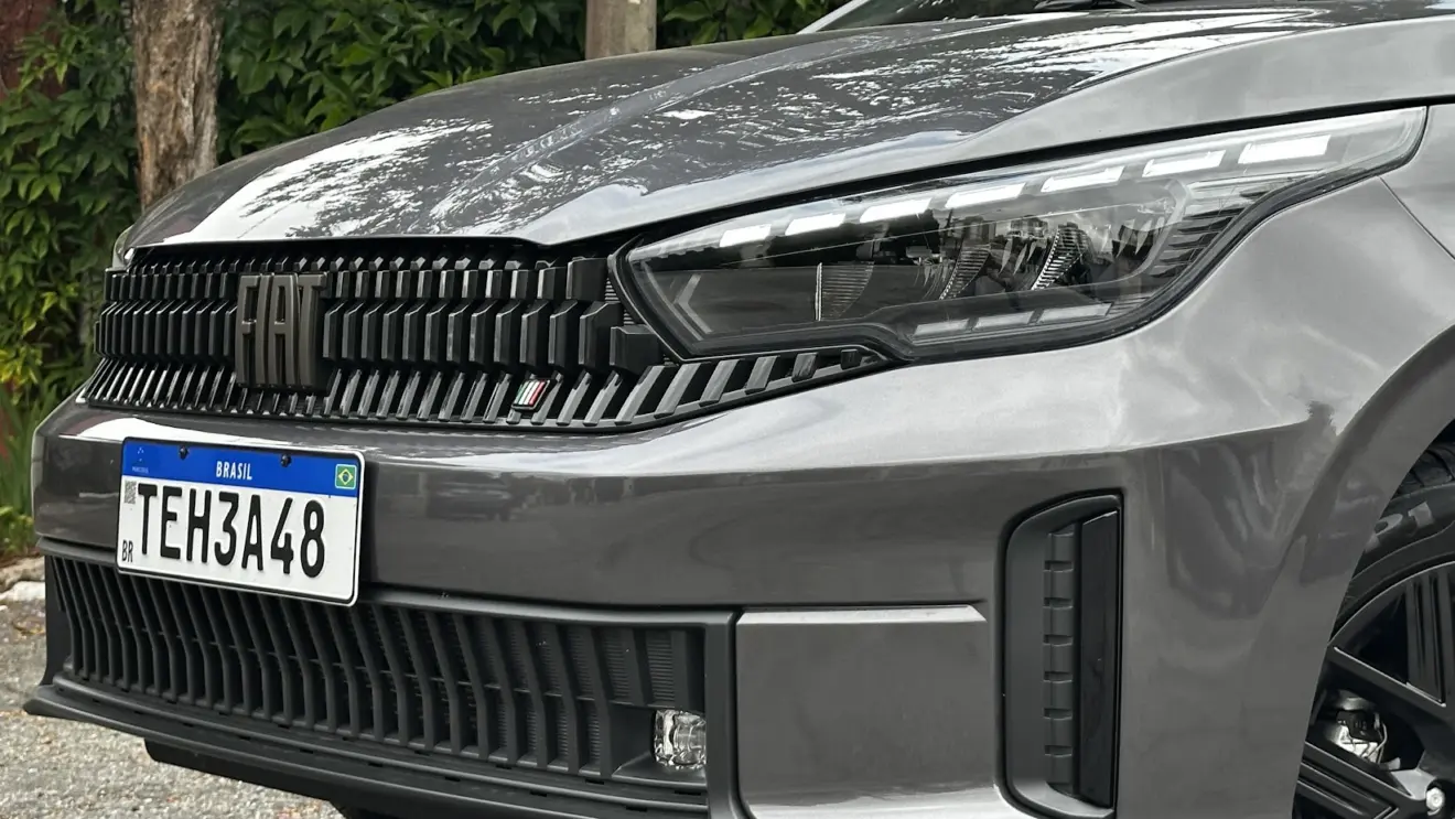 Nova grade e para-choque dianteiro do Fiat Cronos 2026