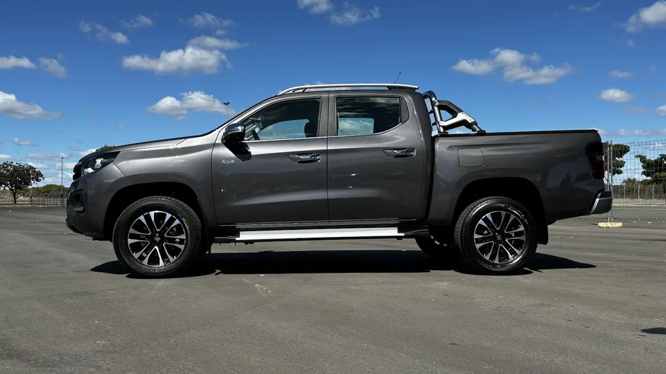 Fiat Titano Ranch 2026 cinza parada de lateral