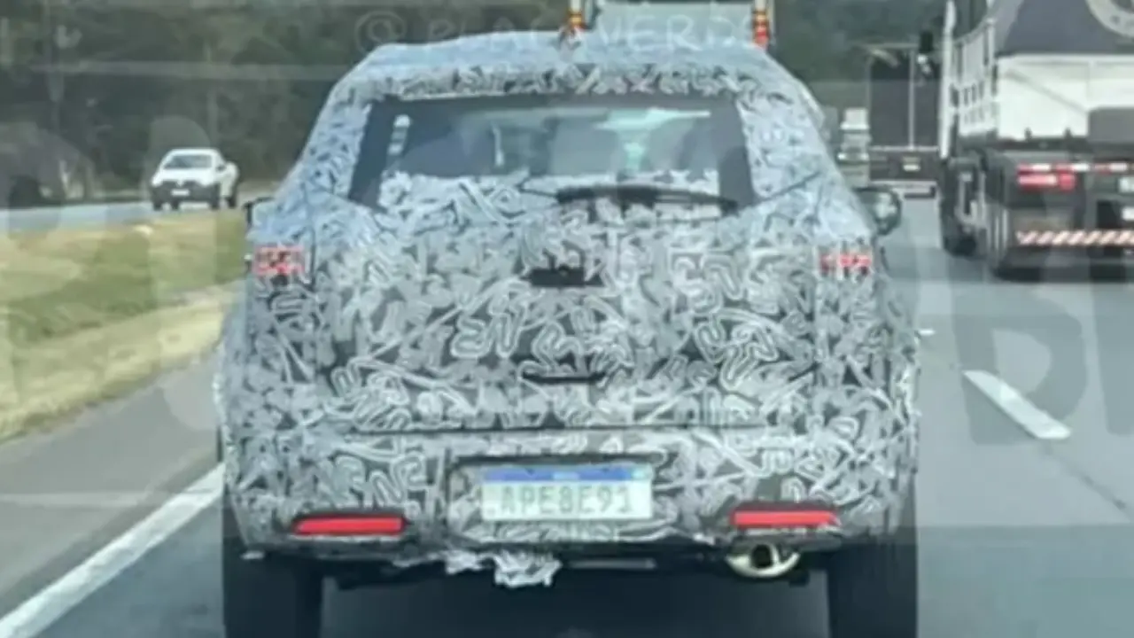 Flagra do SUV da Nissan, substituto do Kicks Play