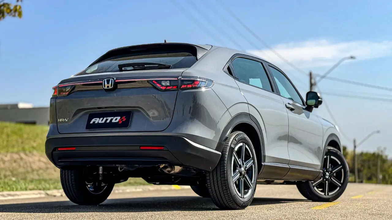 Honda HR-V cinza de traseira estático