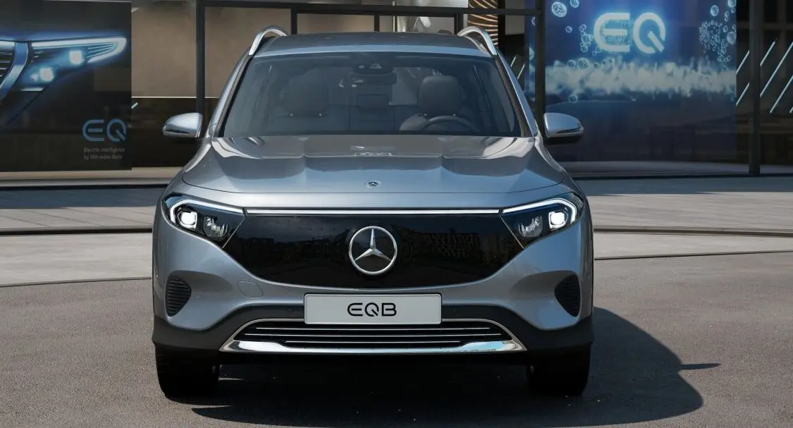 Mercedes-Benz EQB 250+ prata de frente