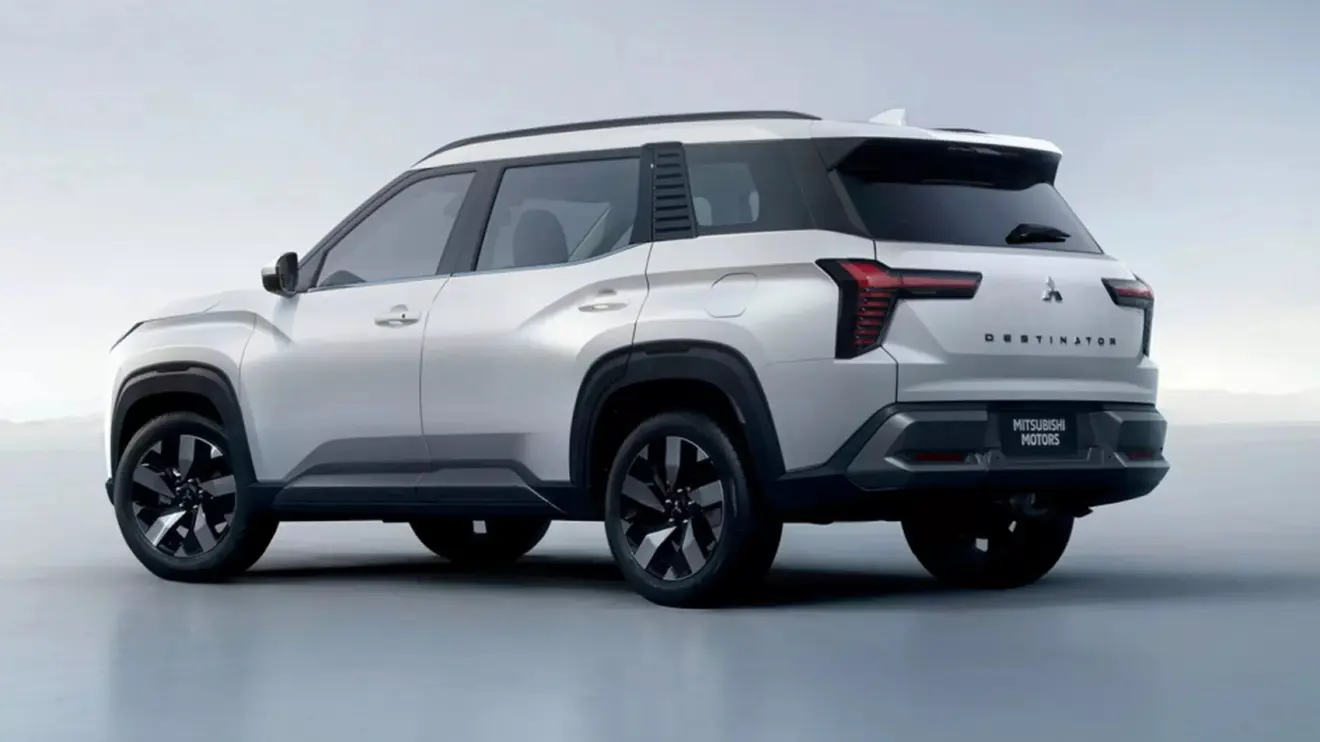 Mitsubishi Destinator branco de traseira