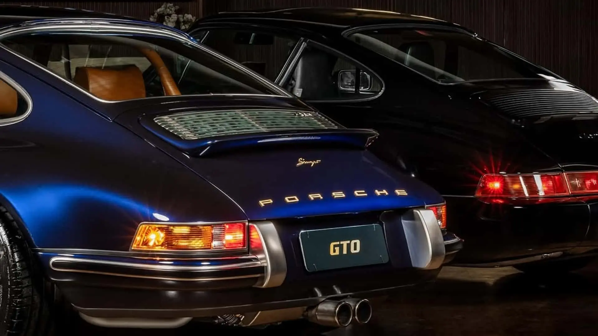 Detalhe da traseira do Porsche 911 Singer azul