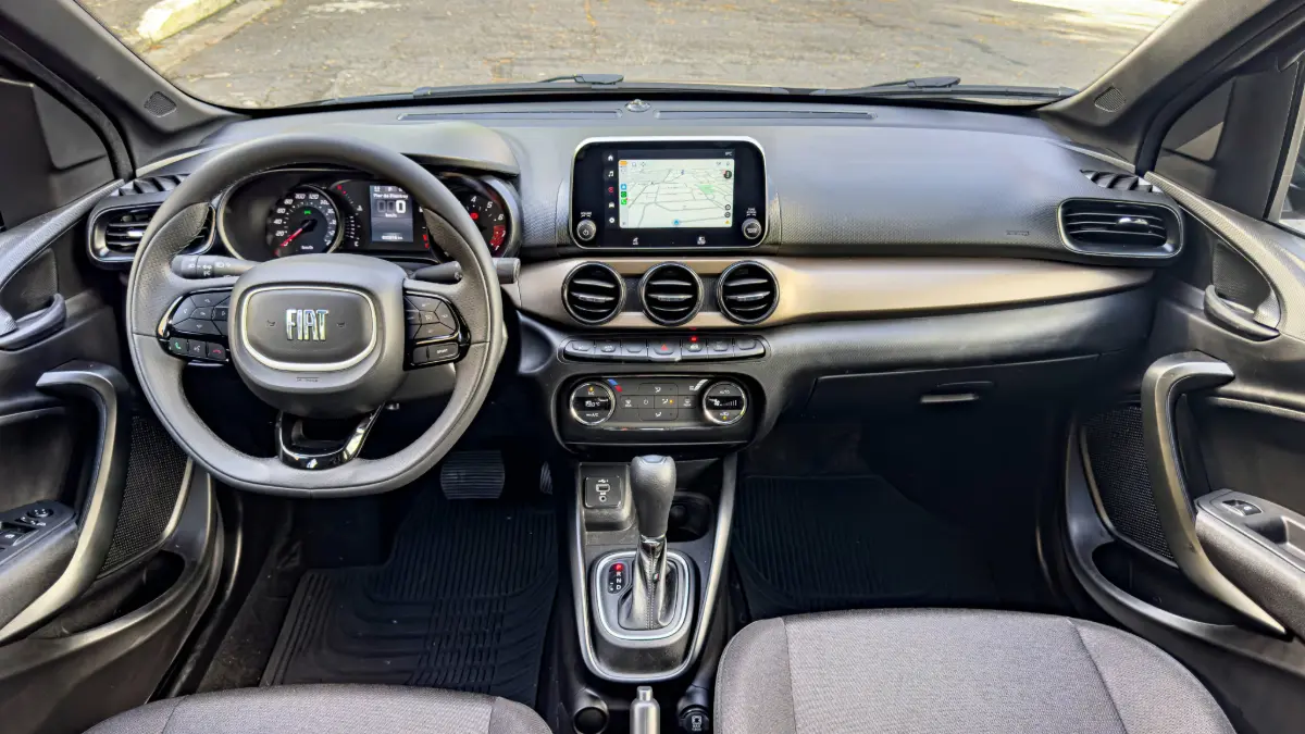 Interior do Fiat Argo na cor cinza