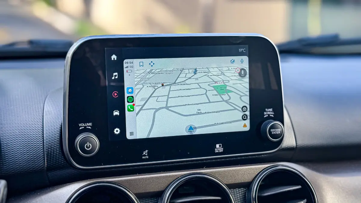 Multimídia do Fiat Argo na cor cinza