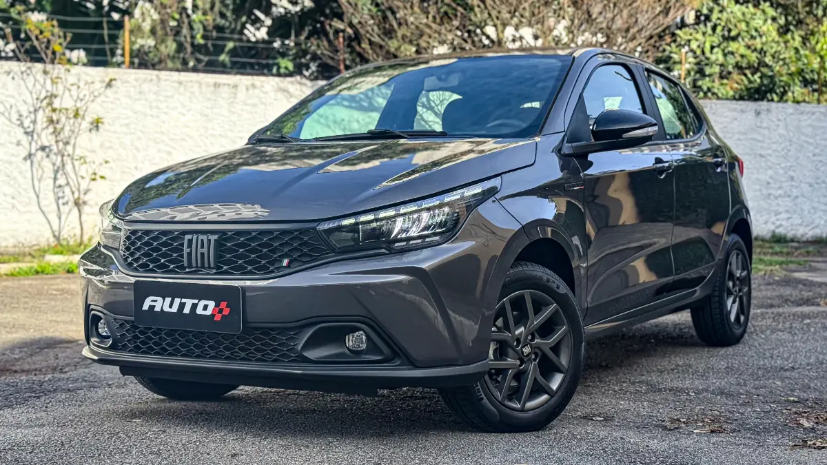 Fiat Argo estático na cor cinza é um dos carros com o preço reduzido pelo IPI Verde