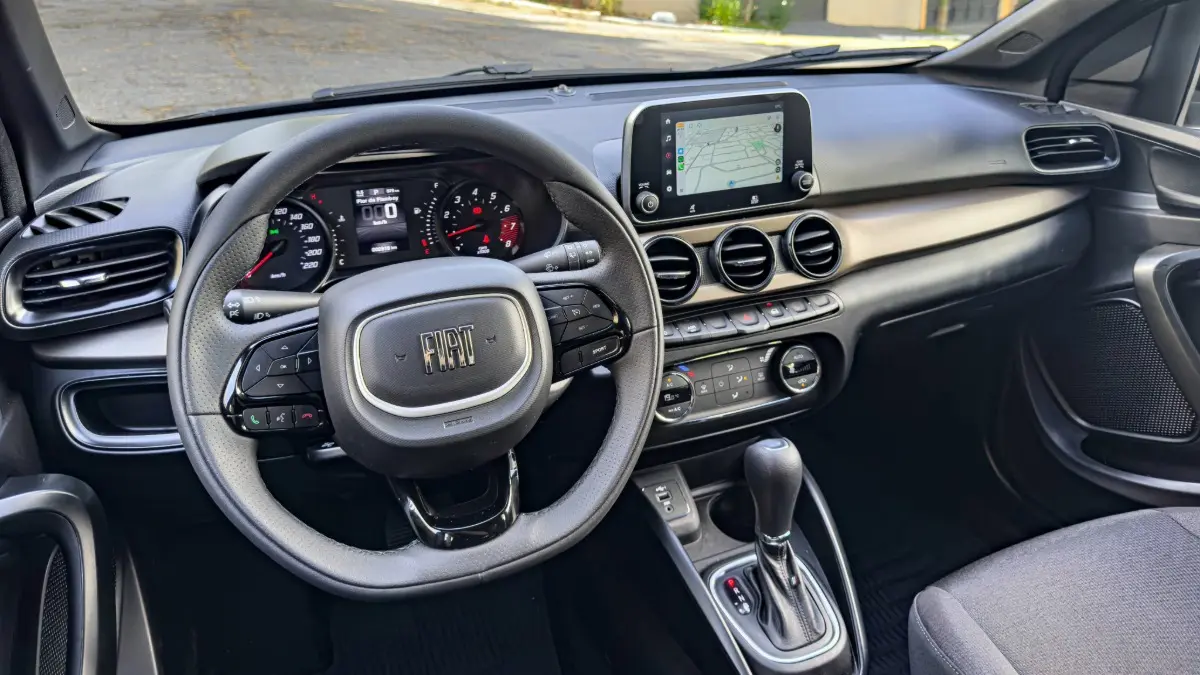 Interior do Fiat Argo na cor cinza