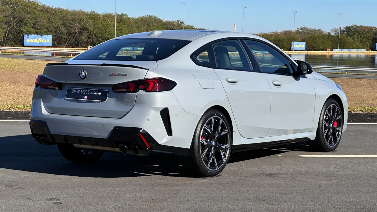 BMW M235 xDrive CINZA DE TRASEIRA