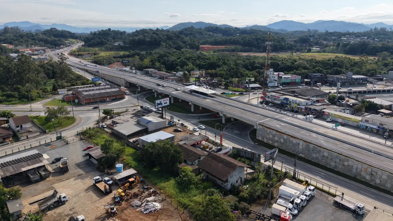 viaduto do Badefurt na BR-470 visto de cima