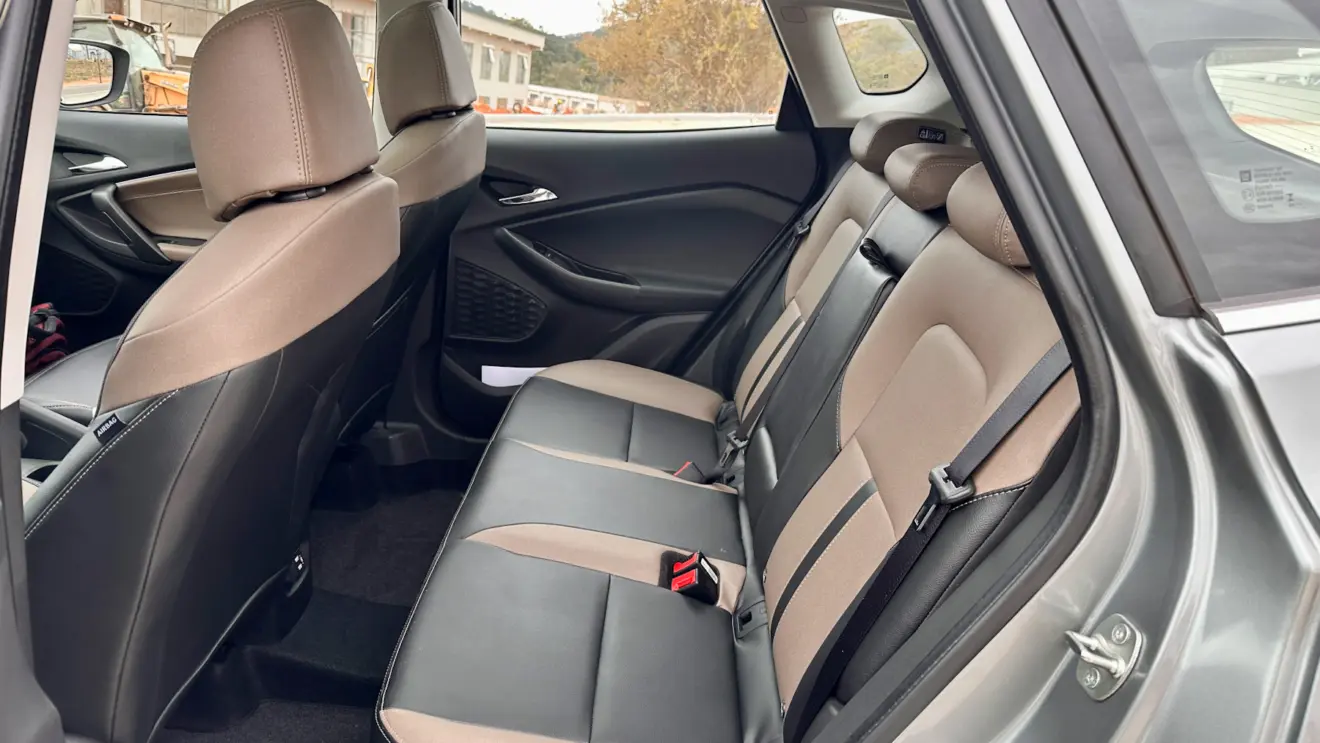 Espaço traseiro do Chevrolet Tracker Premier 2026