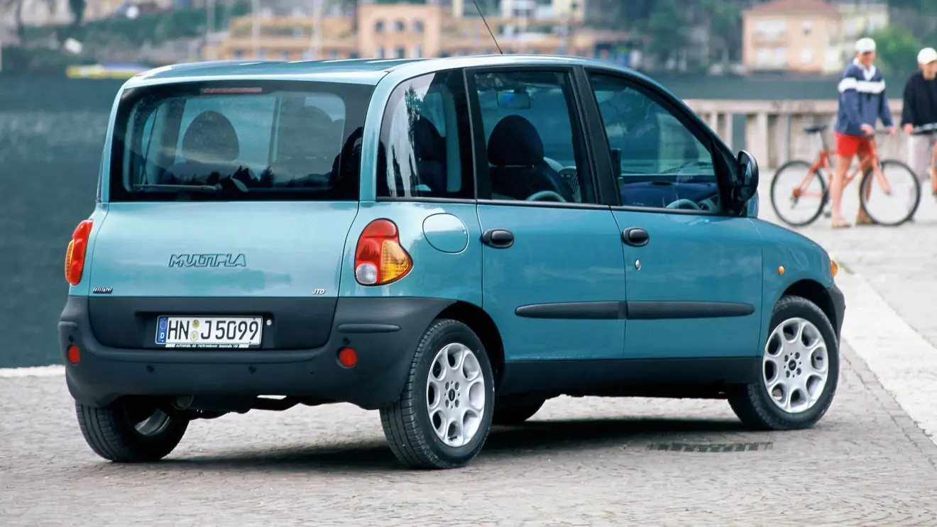 Fiat Multipla azul de traseira