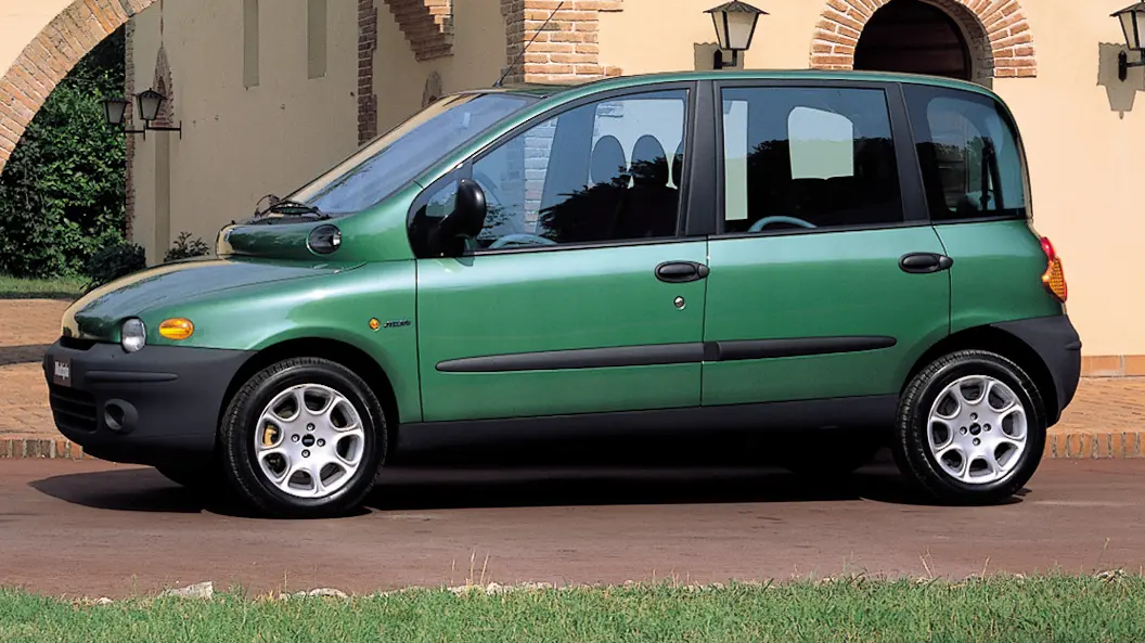Fiat Multipla verde de lado