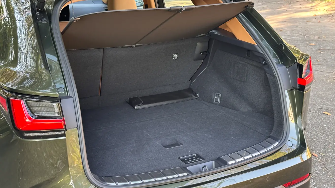 Porta-malas Lexus nx