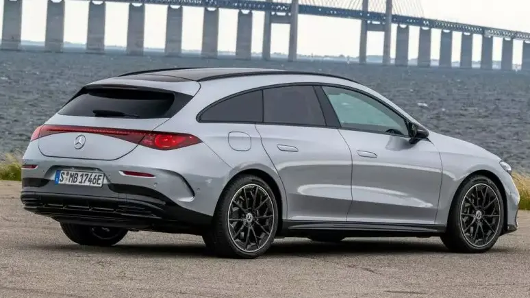 Mercedes-Benz CLA Shooting Brake 2026 cinza e vista de trás