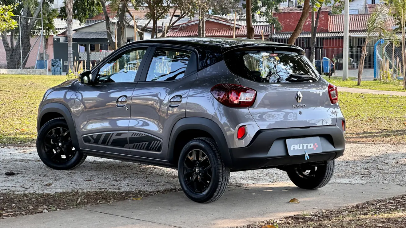 Renault Kwid Iconic cinza de traseira
