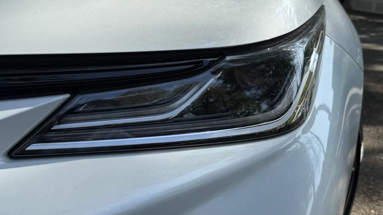 Farol do Toyota Corolla GR-Sport