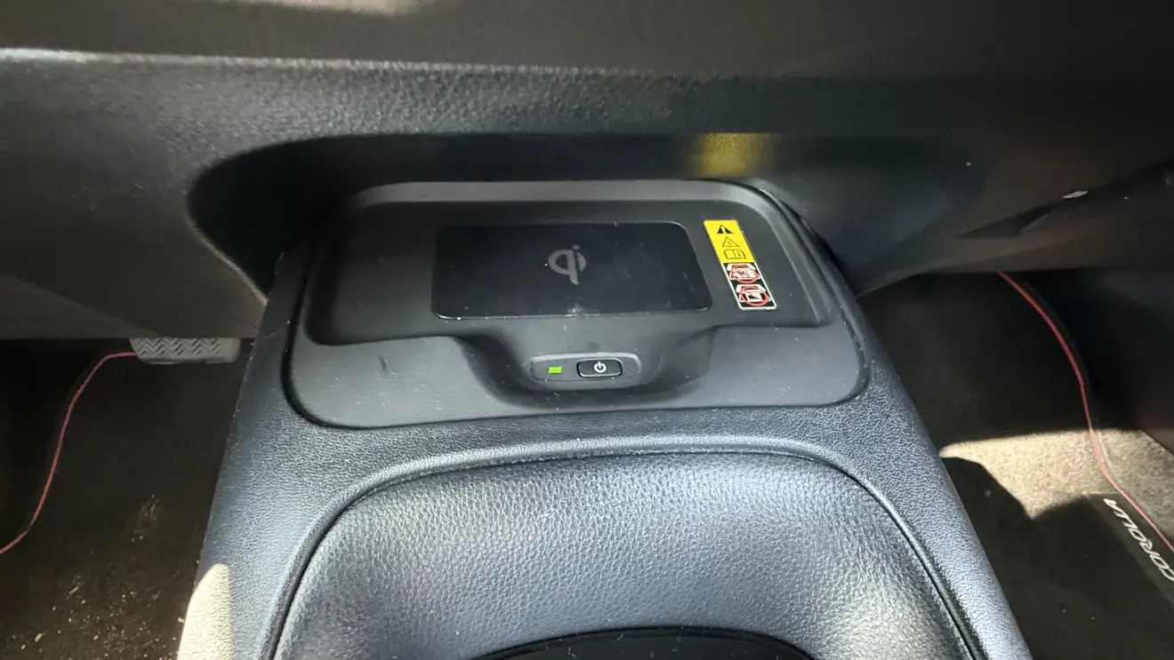 carregador de celular por indução do Toyota Corolla GR-Sport