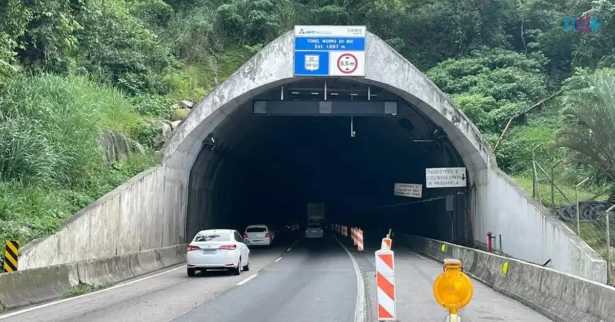 Carros entrando em túnel na BR-101