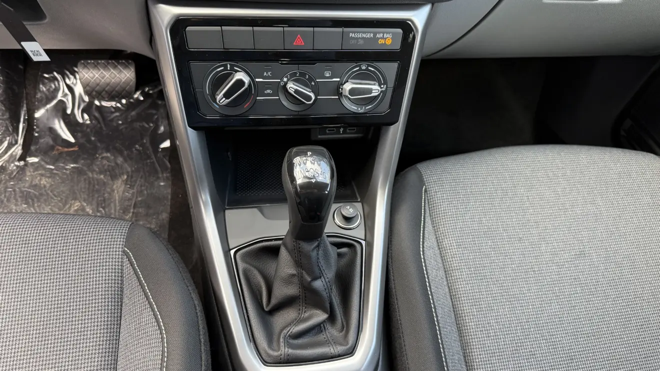 ar-condicionado e câmbio do VW T-Cross Sense
