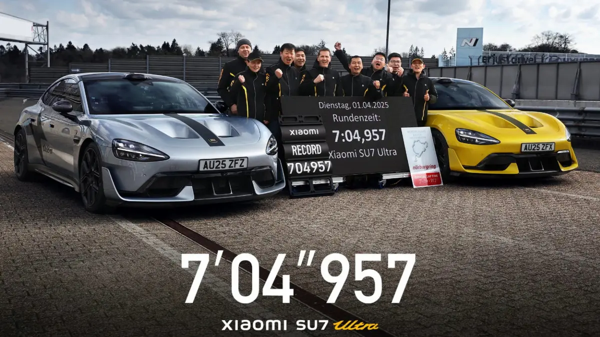 Xiaomi SU7 Ultra com placa que mostra recorde de velocidade