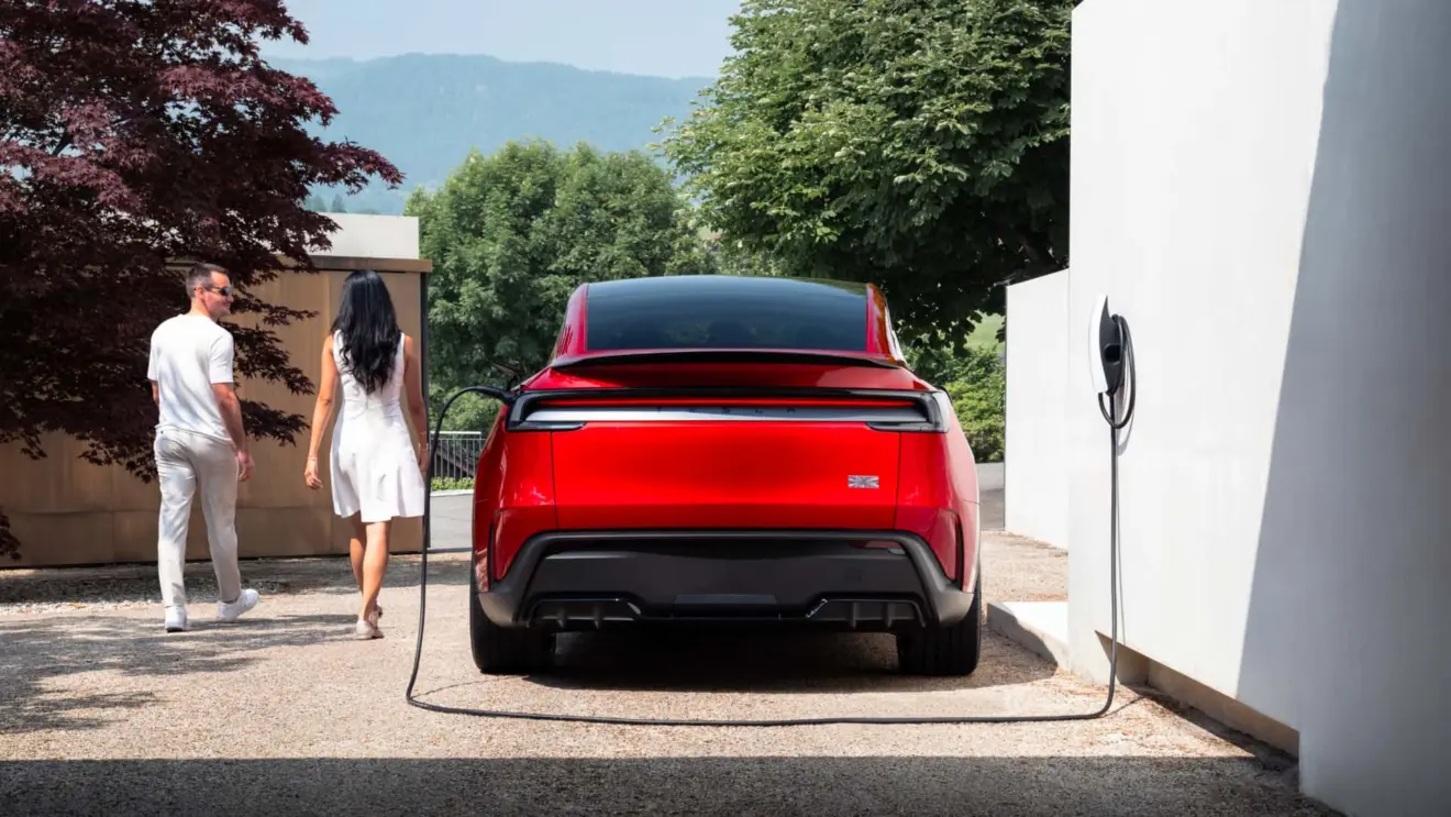 Tesla Model Y Performance vermelho estático