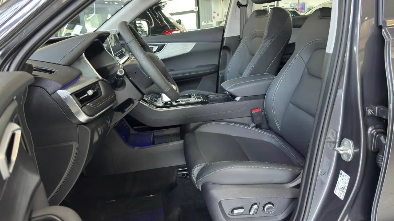 Bancos dianteiros do Caoa Chery Tiggo 7x Sport com ajuste elétrico para o motorista