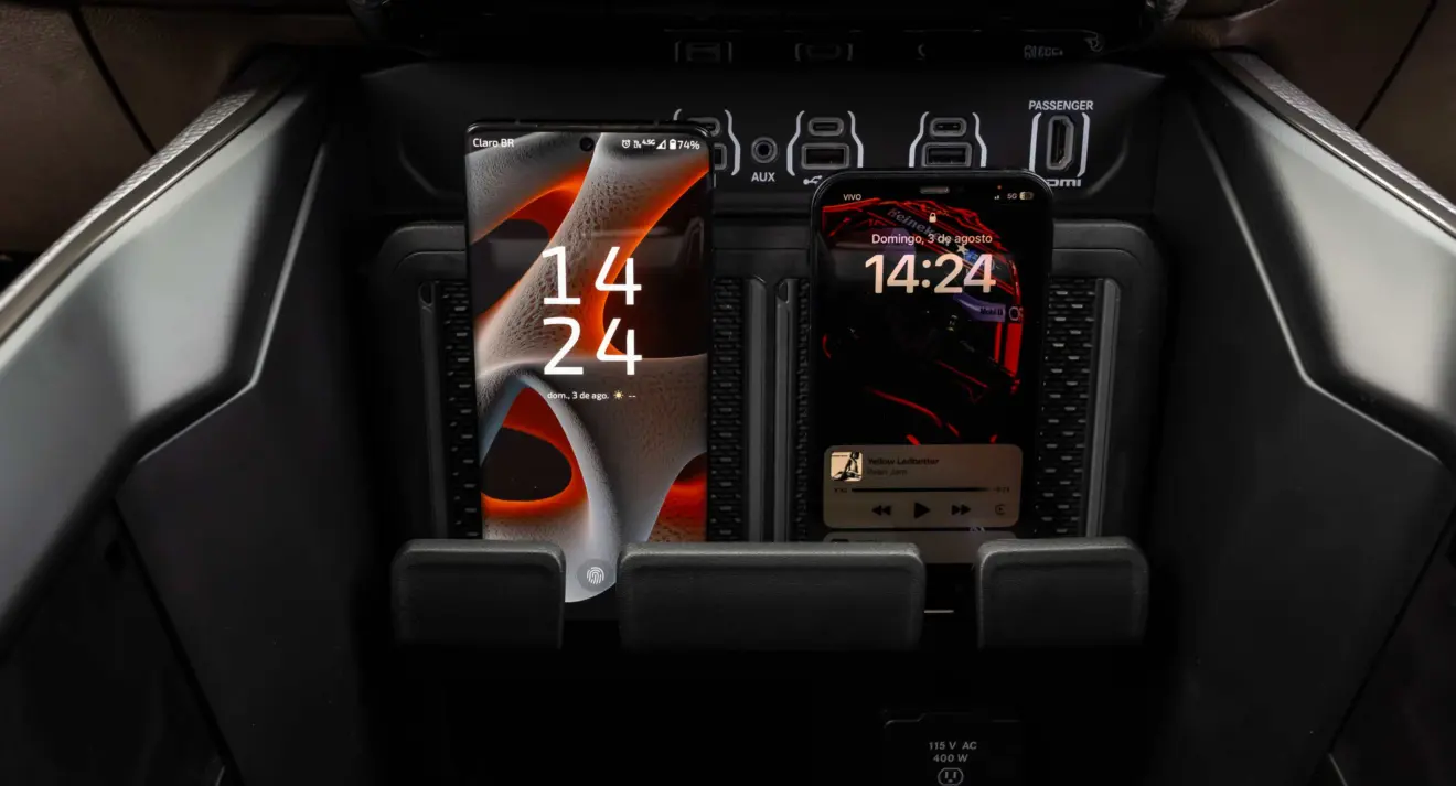 Ram 2500 e 3500 oferecem dois carregadores de celular por indução